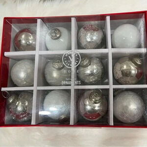 Martha Stewart ornaments set of 12 pieces, New White, Silver